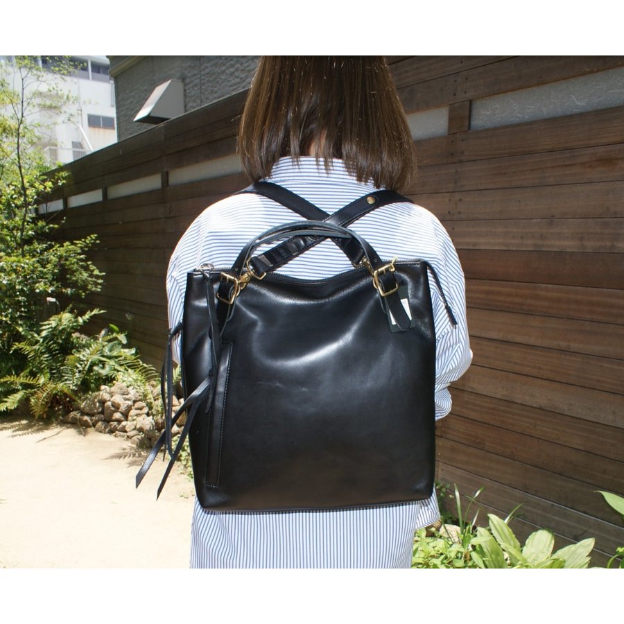 最高 Less／レスデザイン〕-Less タンニンをたっぷり浸透させた厚口の バッグ