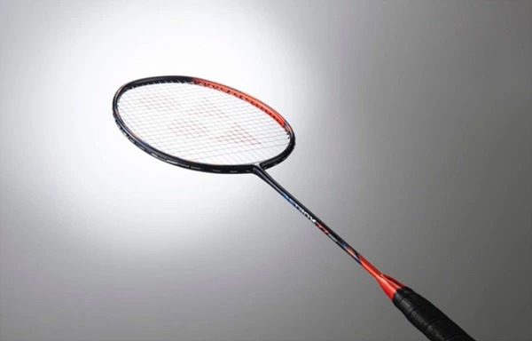 83％以上節約 ヨネックス YONEX バドミントンラケット アストロクス77