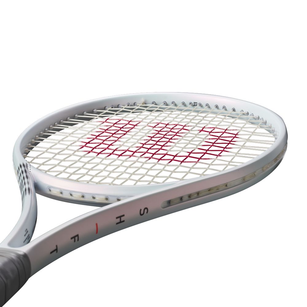 美品！Wilsonテニスラケット　ほぼ新品状態のガット付き合う　304グラム 美品！Wilsonテニスラケット ほぼ新品状態のガット付き合う 304