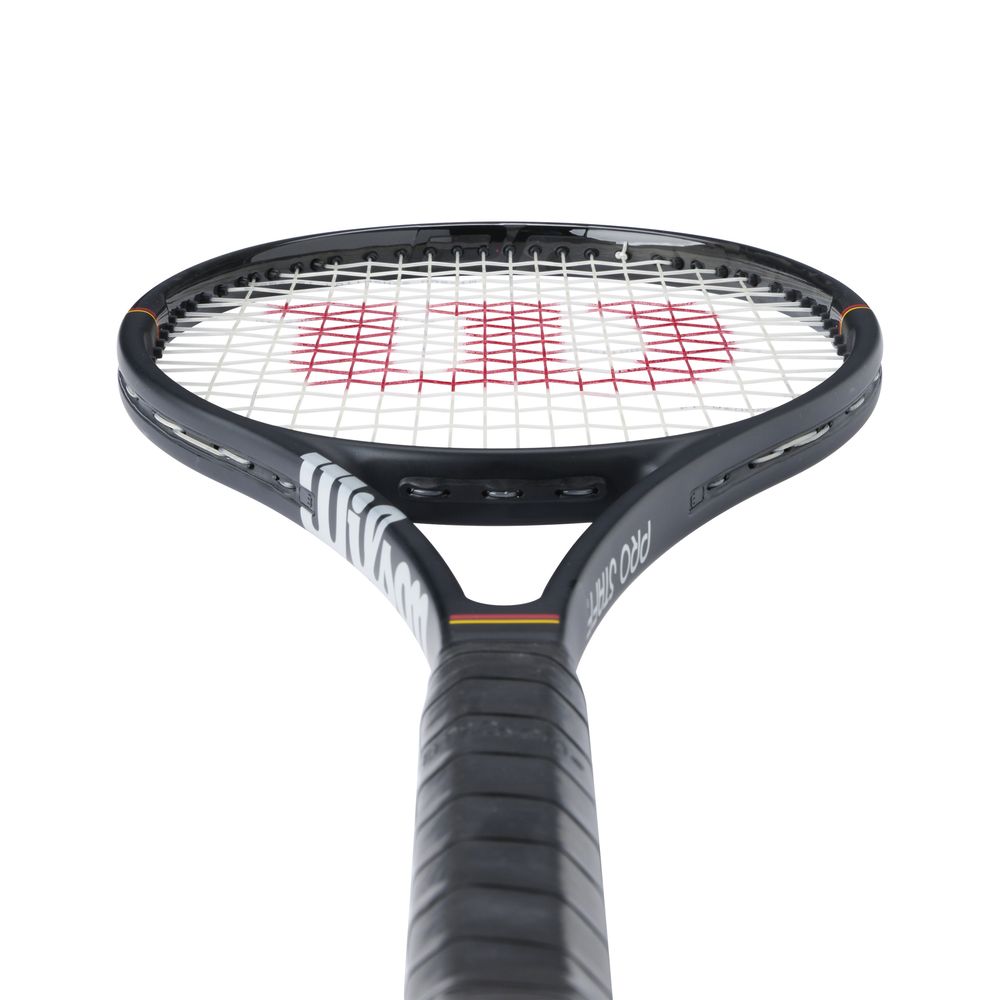 新品近いWilson PRO STAFF 97L V14 G2ガット張り上げ済 Wilson（ウイルソン） 「ガット張り工賃0円」ウイルソン 硬式テニス