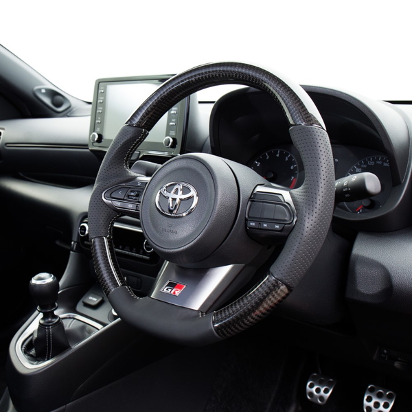 GRヤリス GXPA16 MXPA12 ステアリング レアル オリジナルシリーズ TYI-BKC-SL 取付セット REAL ソフトDシェイプ 小径 ガングリップ YARiS ハンドル | REAL（車） | 01
