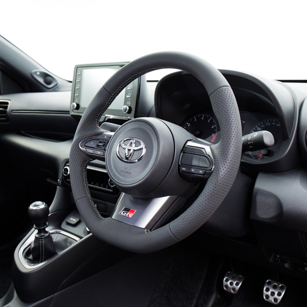 GRカローラ GZEA14H ステアリング レアル オリジナルシリーズ TYI-LPB-SL 取付セット REAL ソフトDシェイプ 小径 ガングリップ COROLLA ハンドル | REAL（車） | 01