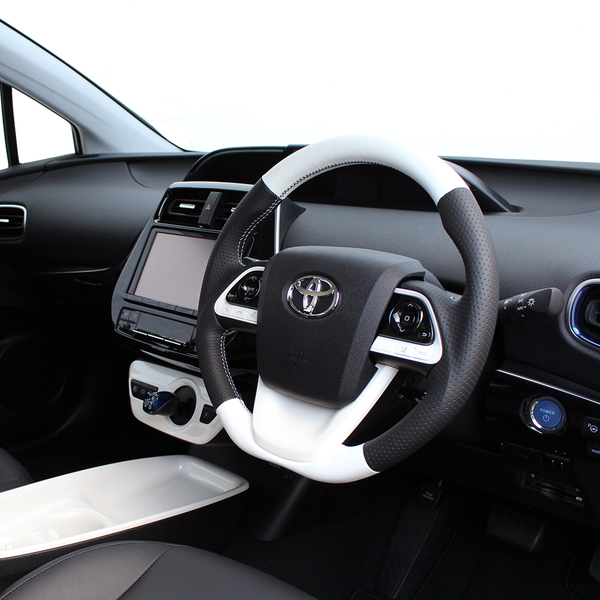 プリウス 50系 ステアリング レアル プレミアムシリーズ 50P-LPB-WH REAL Dシェイプ 小径 ガングリップ PRIUS ハンドル | REAL（車） | 02