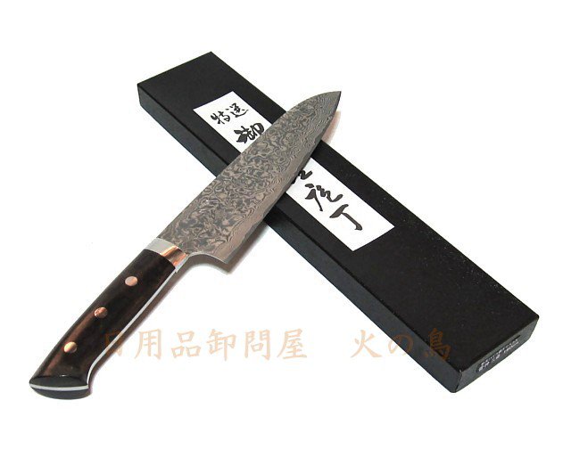 送料無料】 越前数馬作 粉末ハイス鋼ダマスカス 雷神 三徳包丁180mm アイアンウッド柄付 :  echizenkazuma-raijin-santoku180 : くまごろう - 通販 - Yahoo!ショッピング