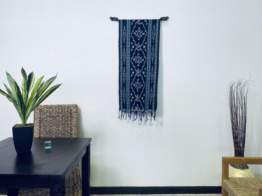 ラオス　藍染織物　テーブルランナー　タペストリー　幾何学模様　インテリア装飾 ラオス藍染織物テーブルランナータペストリー幾何学模様インテリア装飾