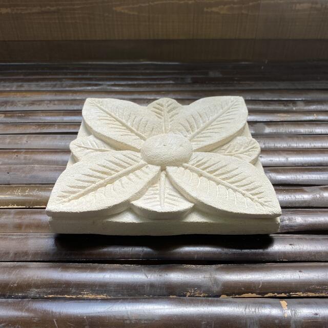 ストーンレリーフ 葉 20×20 厚み3cm タイル パラス石 石材 バリ 石彫り
