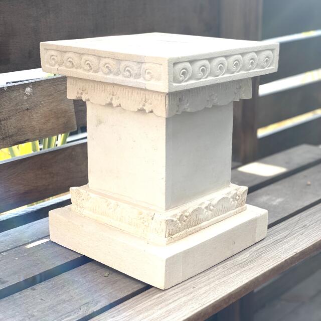 バリ島 ミニ 石台 角 スタンド H30cm 石像 置台 ガーデン 石材 彫刻