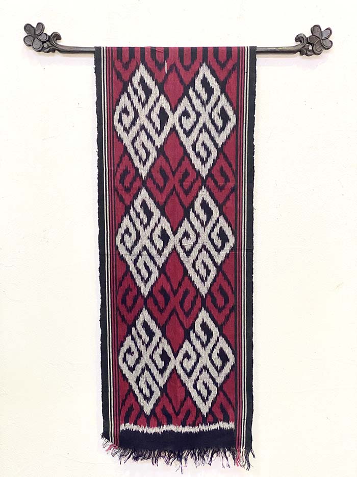 イカット 190×37cm 生地 織物 赤系 タペストリー インドネシア バリ