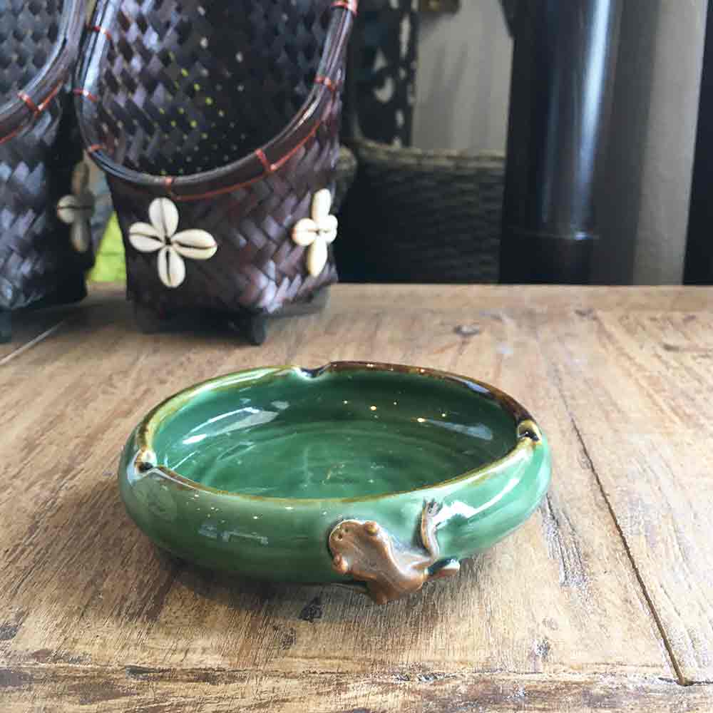 タバナン焼き 灰皿 カエル 陶器 大 緑色 アシュトレイ 卓上灰皿 タバナン焼き 灰皿 カエル 陶器 大 緑色 アシュトレイ 卓上灰皿