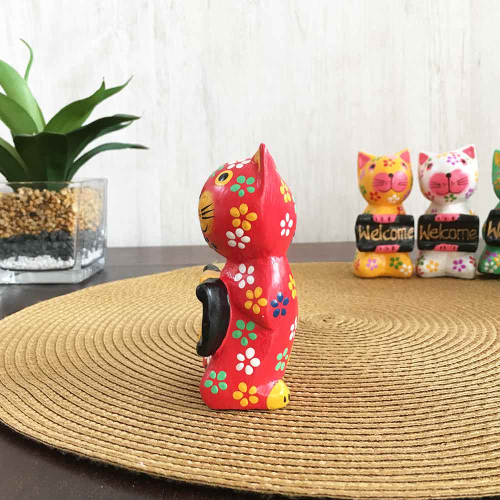 ウェルカムボードを持った可愛いバリネコ カラフル 5色 花柄 猫の
