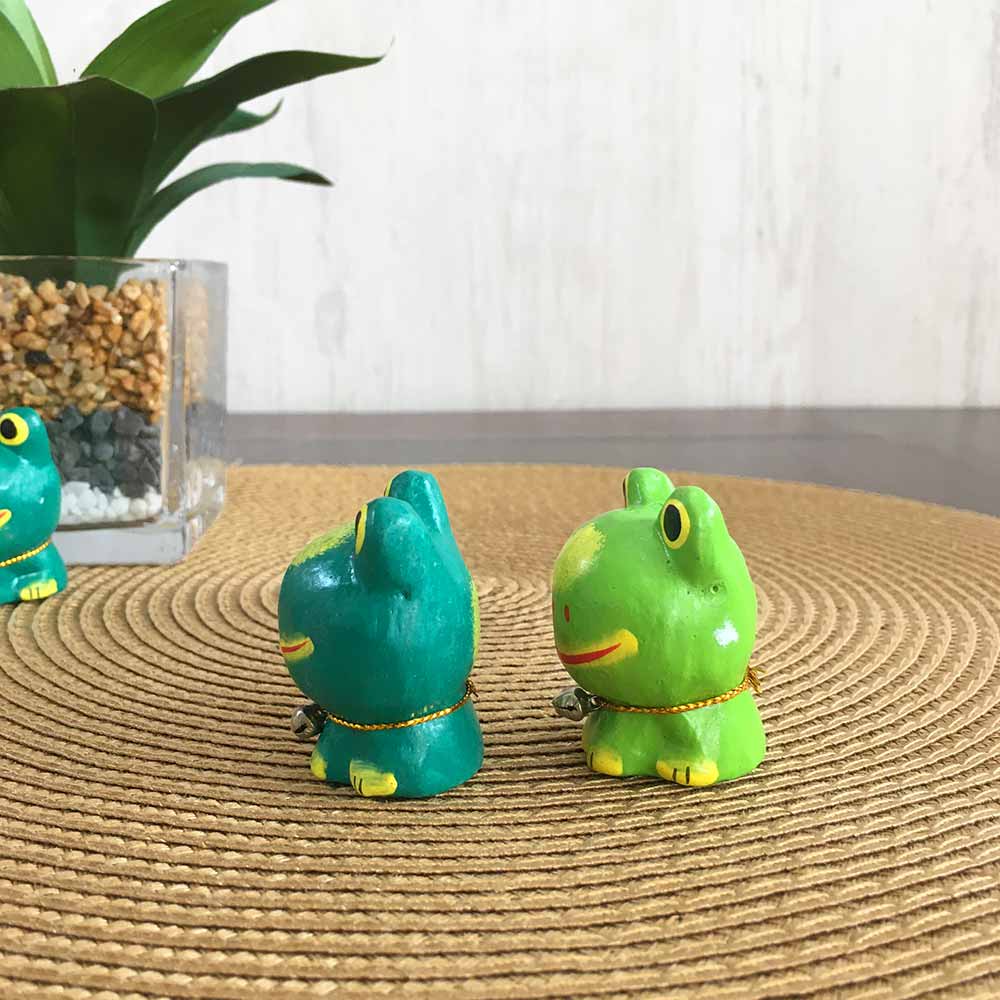 木製 ミニチュア オブジェ バリカエル 置物 2色 緑 グリーン かわいい