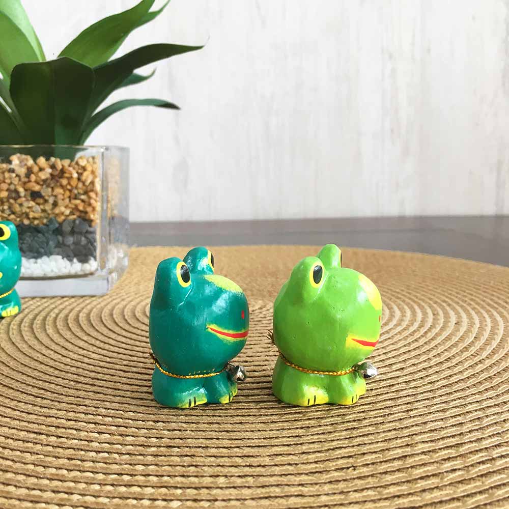 木製 ミニチュア オブジェ バリカエル 置物 2色 緑 グリーン かわいい