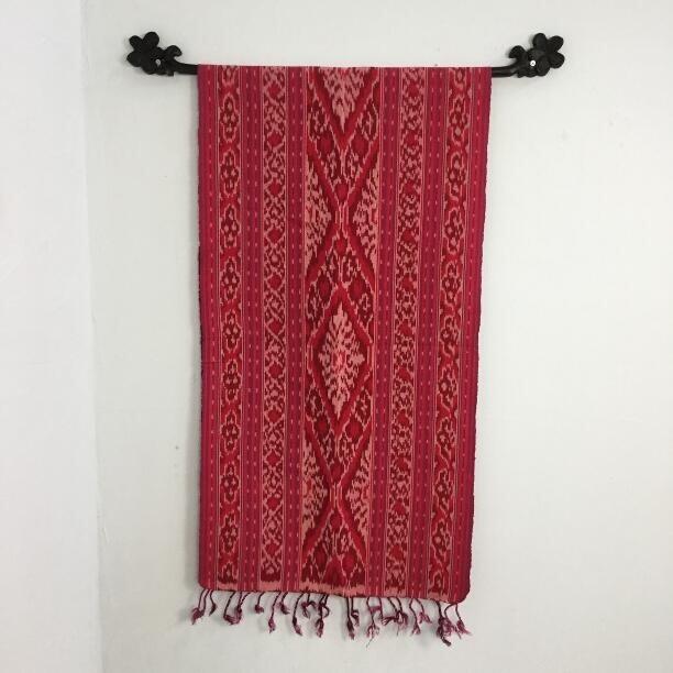 イカット 190×40cm 生地 織物 赤系 タペストリー インドネシア