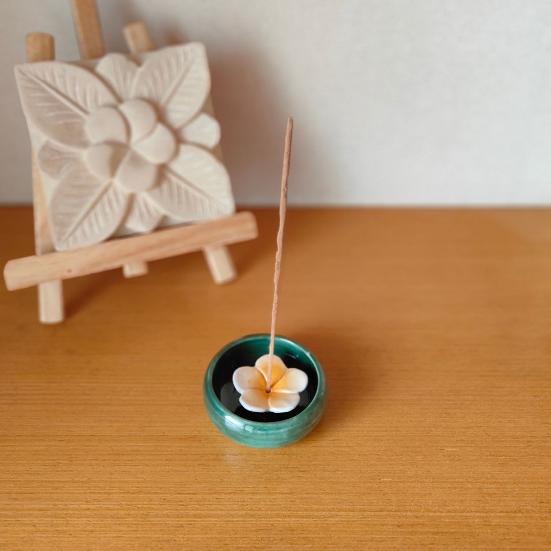 お香立て プルメリア グリーン 陶器 丸型 直径9.5cm 緑 バリ島製