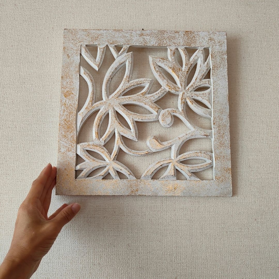 【バリ島で購入】木彫り　インテリア雑貨 バリ島製 木製 彫刻 レリーフ 30×30 C-1 花 MDF 壁掛け インテリア