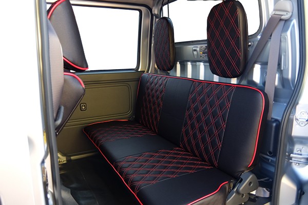 まるで純正レザーシートのような質感！defi】☆ キルティング