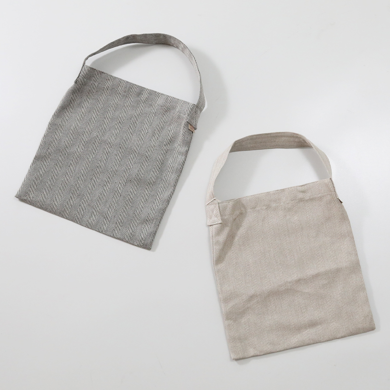 松野屋 THREADーLINE ヘリンボーンリネンフラットワンハンドルバッグ