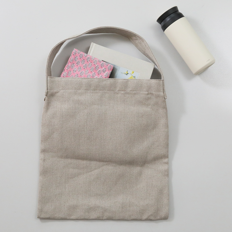 松野屋 THREADーLINE ヘリンボーンリネンフラットワンハンドルバッグ