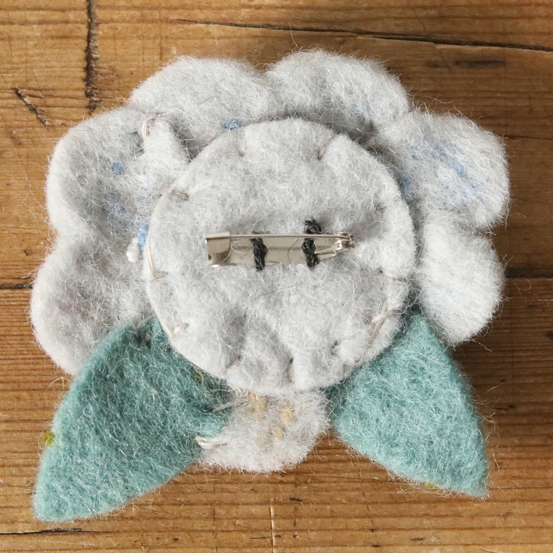 フェルトブローチ フラワ− 紫陽花 フェルト雑貨 ハンドメイド