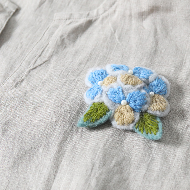 羊毛フェルトブローチ★ハンドメイド★刺繍★ビーズ★ 涼しげな紫陽花 ビーズ刺繍のブローチ☆紫陽花 | iichi 日々の暮らしを心地よく