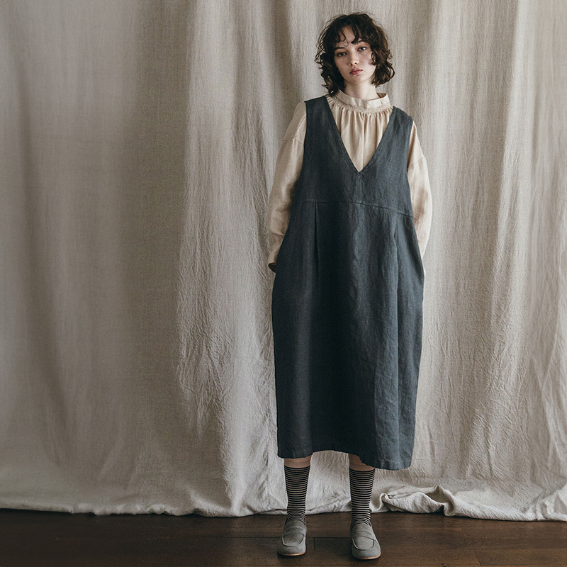 fog linen work（フォグリネンワーク） ヴィルニス Vネックワンピース