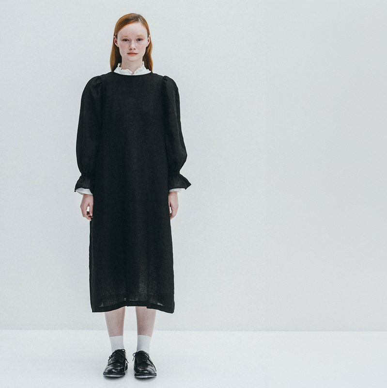 リネンピンタック比翼前開きロングワンピースブラック美品 fog linen work（フォグリネンワーク） ニッキー ワンピース ブラック