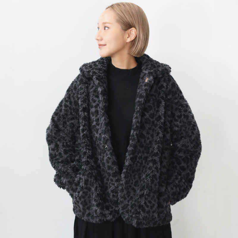 UNIVERSAL TISSU（ユニヴァーサルティシュ） ボア ステンカラー