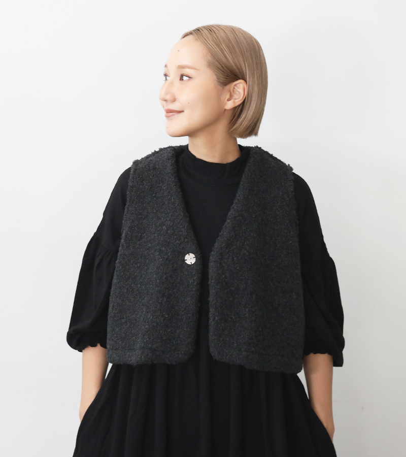 UNIVERSAL TISSU（ユニヴァーサルティシュ） ボア ベスト グレージュ