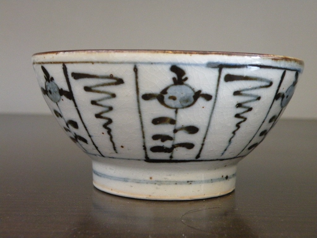 砥部焼　　茶碗　小　小梅文　なずな文　蝶文　菊文　菱文　古砥部　陶彩窯　焼き物　陶器 |  | 02