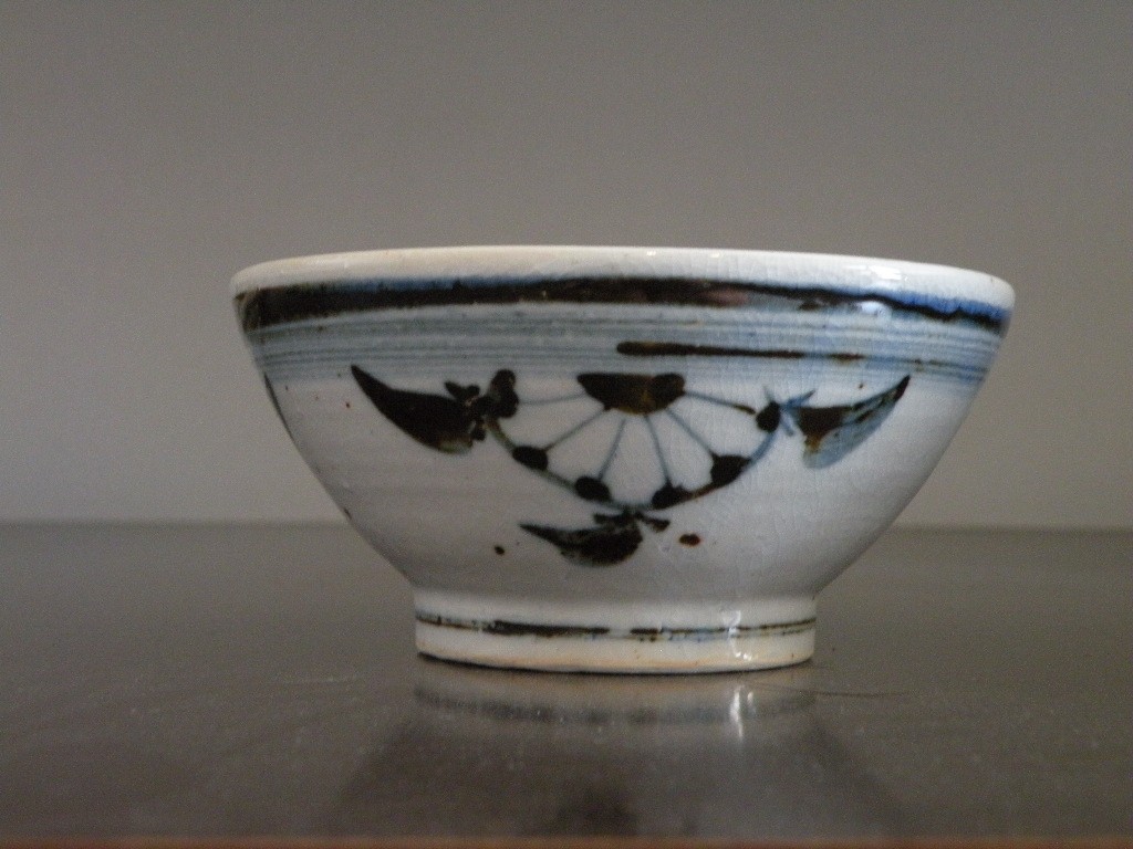 砥部焼　　茶碗　小　小梅文　なずな文　蝶文　菊文　菱文　古砥部　陶彩窯　焼き物　陶器 |  | 04