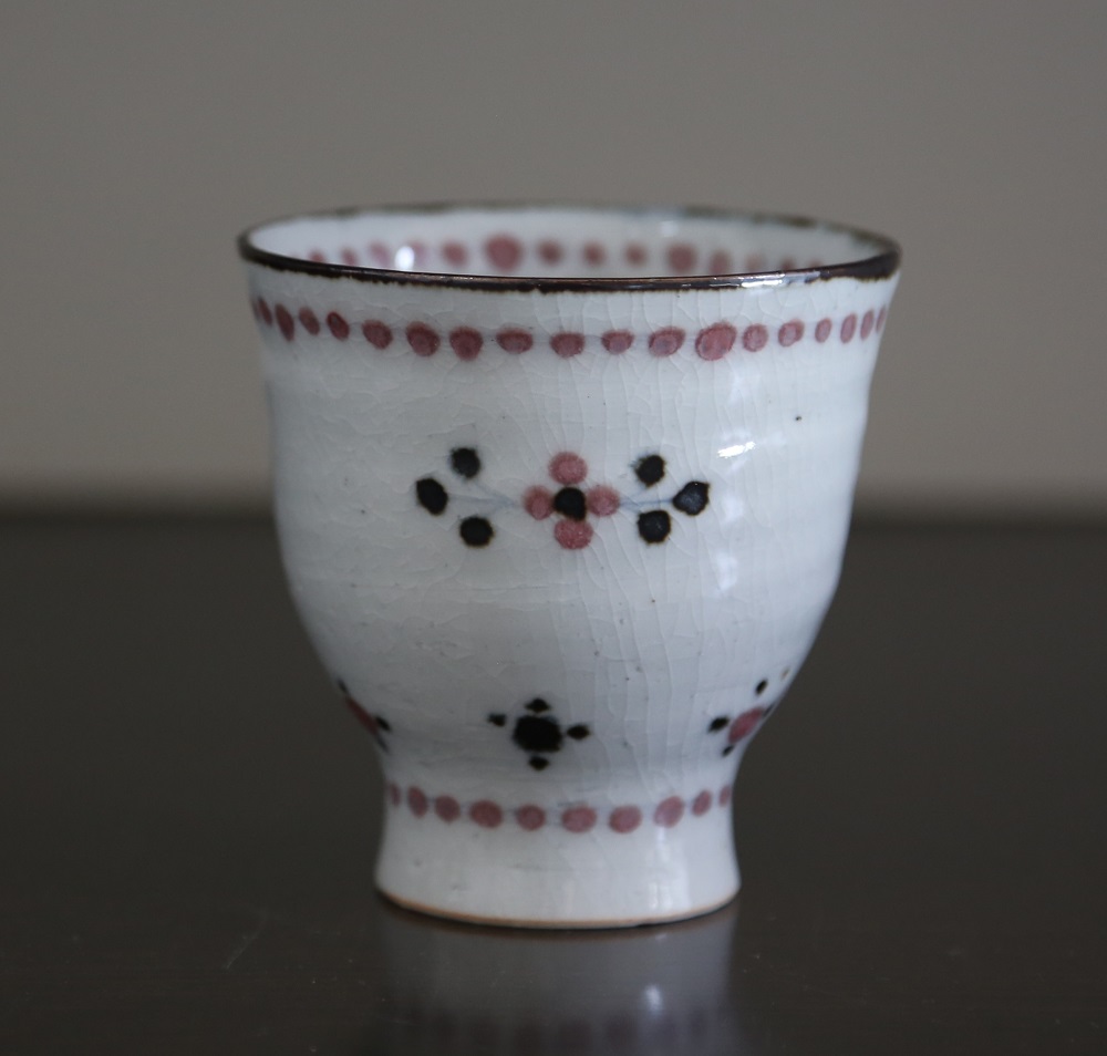 砥部焼　磁器角瓶　下り朱花文 DSC05350.jpg