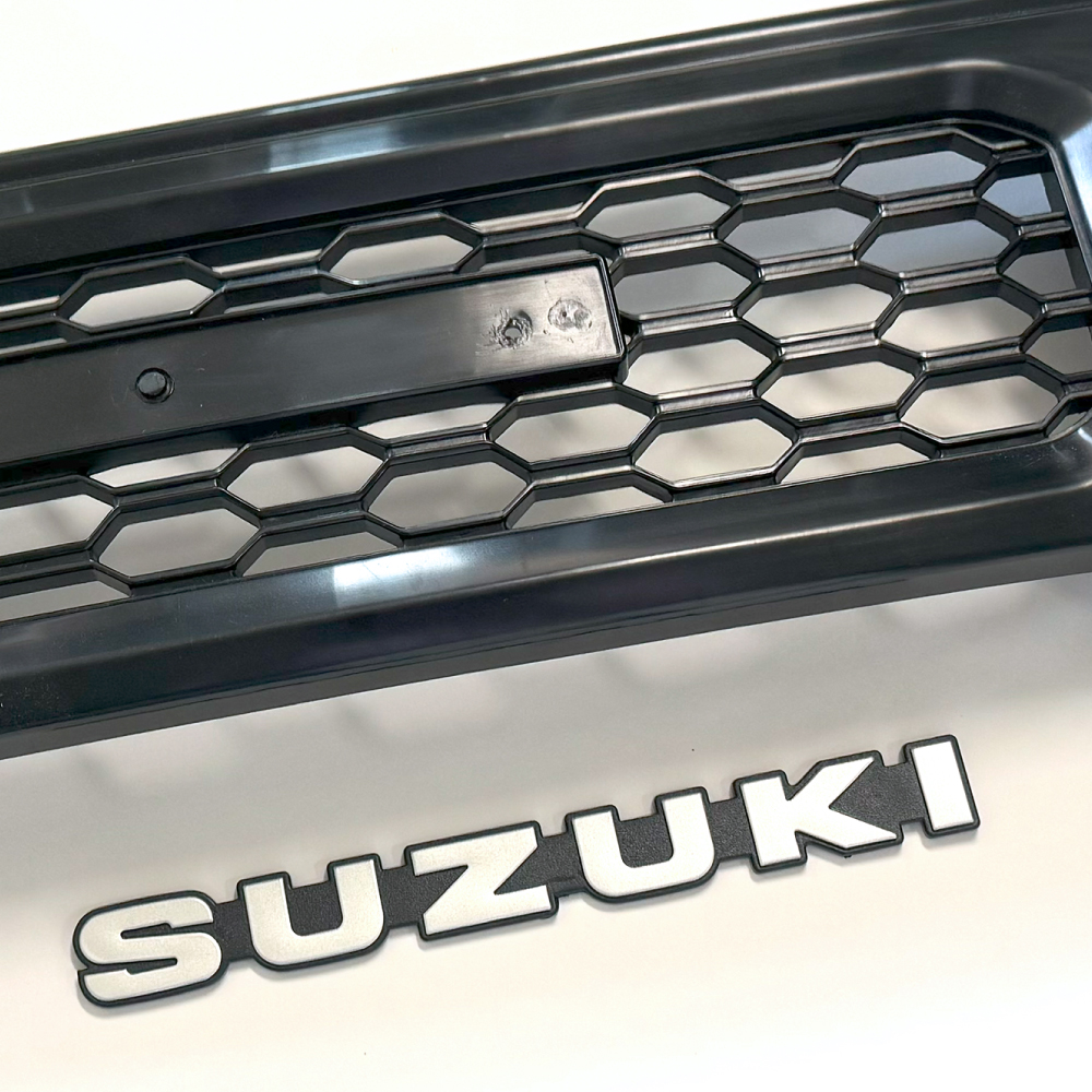 スズキ ジムニー JB64W/74W フロントグリル ブラック ロゴ有 ジムニー JB64W シエラ JB74W ノマド フロントグリル オプション