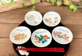 九谷焼 高級 陶磁器 小皿揃え 魚紋絵変わり 3寸 花びら型 (kutani dish