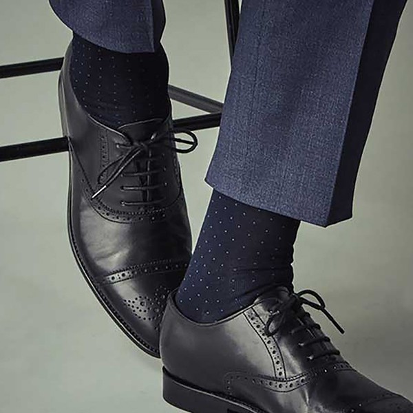 座ったときに差がつく「紳士の作法」 - 靴下屋 Tabio Yahoo店