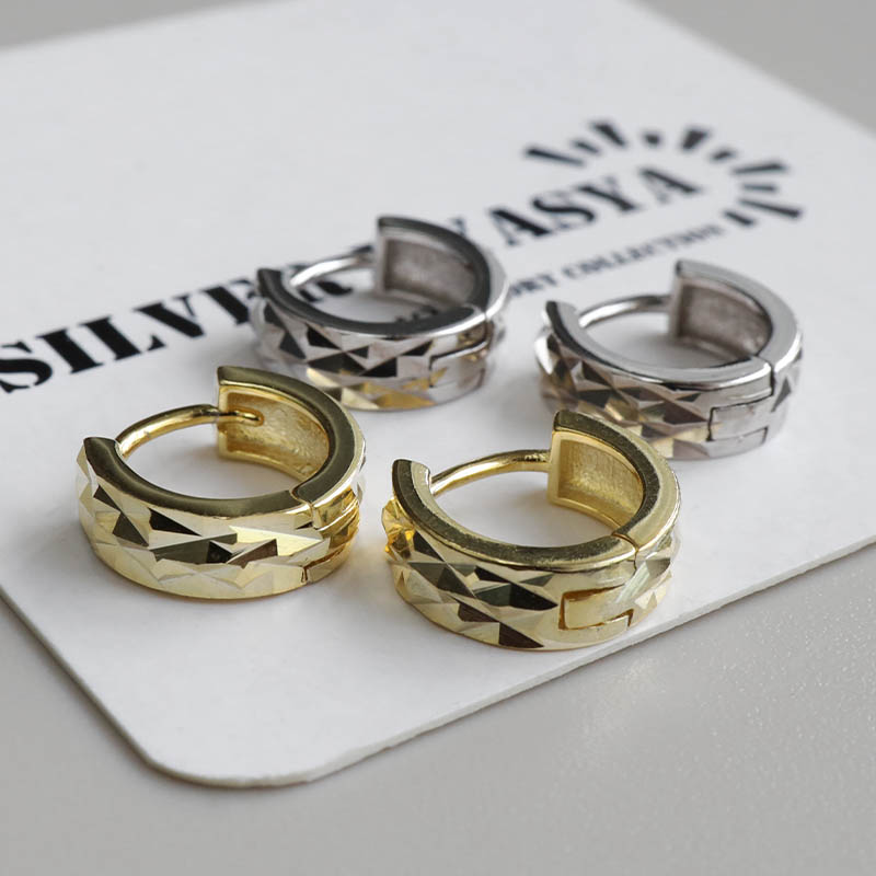 2個で10％OFF 3個で20％OFFクーポン／シルバー925 ミラーカットピアス