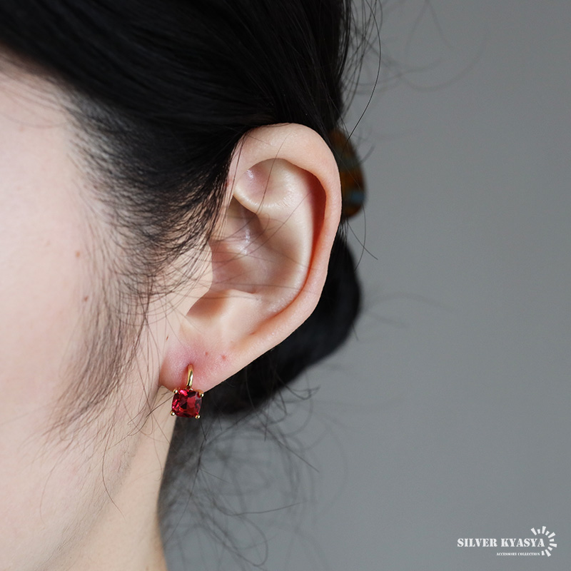 【大人気】ロックピアス　シルバー シルバー925 一粒ピアス ストーンピアス スタッドピアス 8タイプ