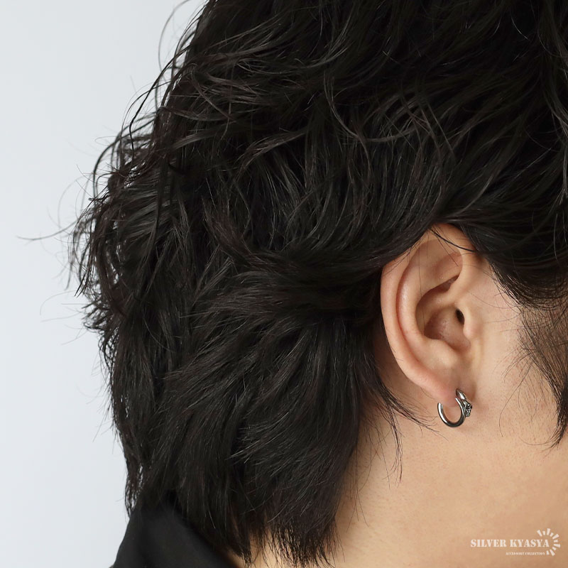 【国内即発】≪ELISE TSIKIS≫マーガレットフープスタッズピアス 国内即発】≪ELISE TSIKIS≫マーガレットフープスタッズピアス