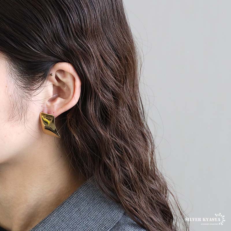 大ぶりピアスシルバー92.5針　ハンドメイドピアス　ゴールドピアス　大振りピアス ピアス 大ぶり 大きめ シルバー925 ゴールド シルバー 18k GP