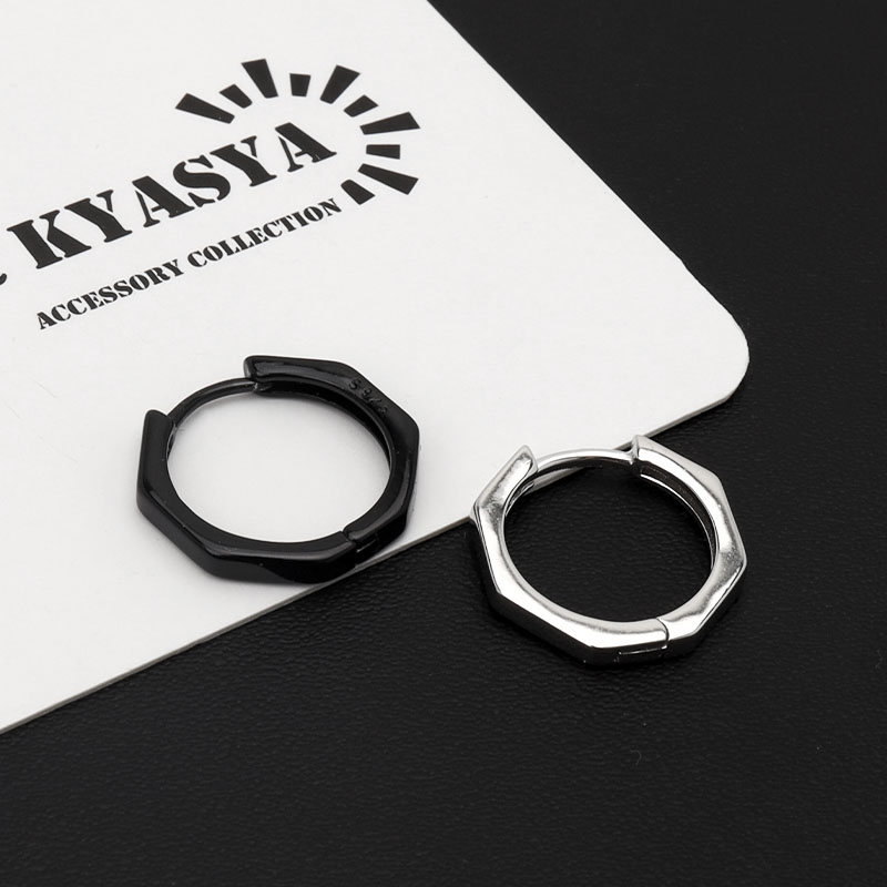 複数買いで最大300円OFFクーポン／シンプルピアス シルバー925 八角形