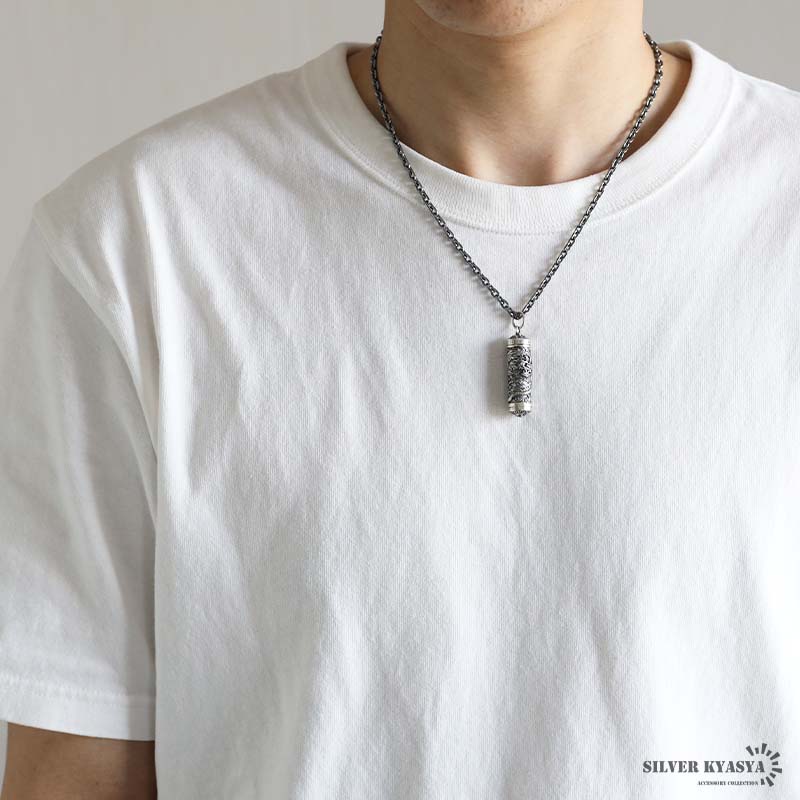 複数買いで最大300円OFFクーポン／シルバー925 和彫り龍ネックレス