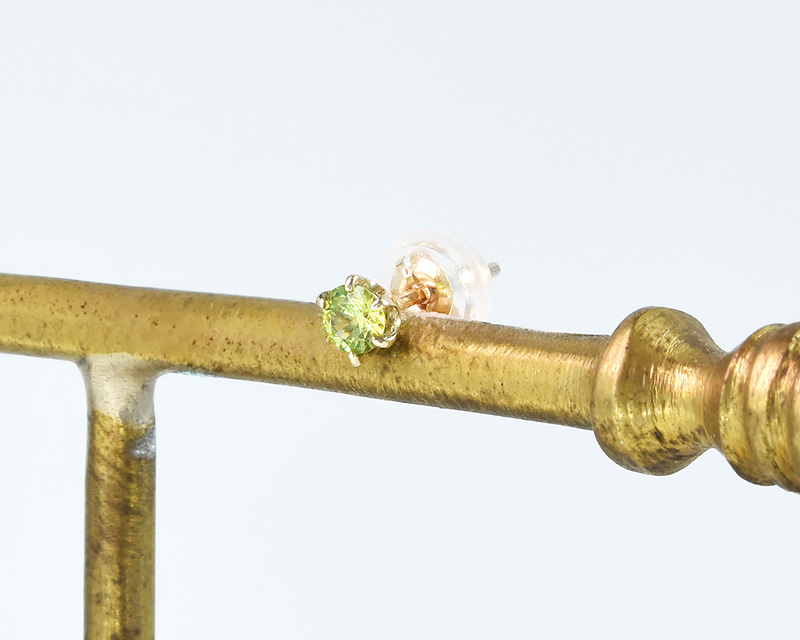 ピアス デマントイド ガーネット シングル(片) K10イエローゴールド