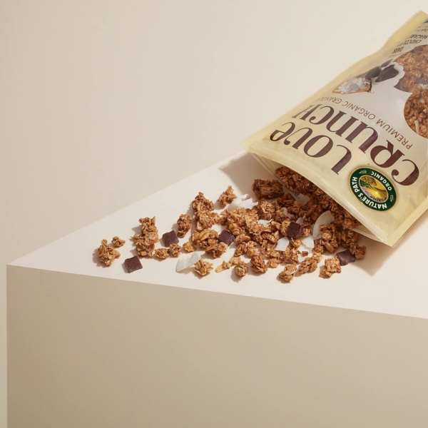 こんがり焼いた有機オート麦とチョコレート、ココナッツの定番人気の美味しい組み合わせです