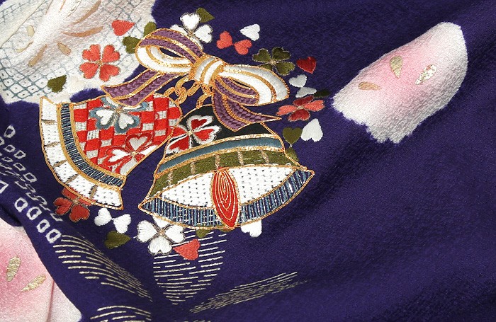 ♦︎人気のネイビー振袖♦︎刺繍入り♦︎ラインストーン♦︎成人式振袖一式♦︎フルオーダー仕立 紺の振袖 - 成人式の振袖レンタルならオンディーヌ