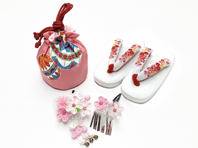 京都室町st. 七五三着物 3歳 女の子 正絹 本絞り 刺繍柄の被布コートと