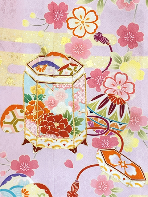 410ag68◎七五三 七歳 女児 着物&袋帯&長襦袢 刺繍 金駒刺繍◎美品 紅一点” ブランド 七五三 着物 7歳 女の子用 四つ身の絵羽付け