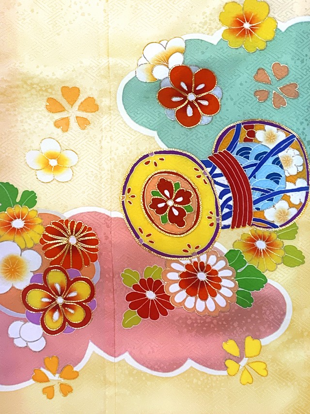 七五三 着物 7歳 絵羽柄 金駒刺繍 四つ身の子供着物 正絹「淡黄色、鼓