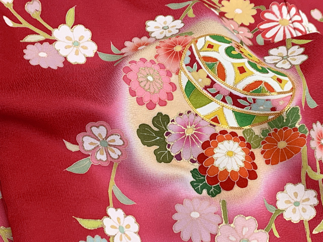 正絹綸子☆金駒刺繡に縁取られた手毬と絞りの桜のデュエット☆産着～三歳七五三用祝着 お宮参り着物 女の子 赤ちゃん 産着 正絹 手描き 金駒刺繍 お祝い着 初
