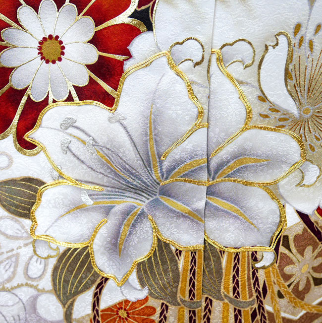 B5 豪華な花模様 金駒刺繍 金彩 牡丹 菊 白 紫 袷 振袖 正絹 着物 85 仕立て付き 正絹 振袖単品 牡丹柄 藤 菊 f-007-t 白色 刺繍 成人式