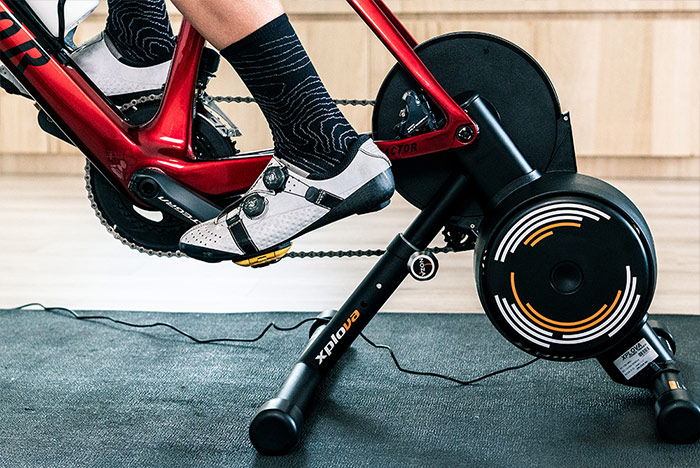 スマートトレーナー zwift（自転車トレーニング用固定ローラー