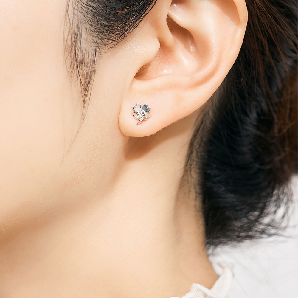 ピアス K10 ホワイトゴールド ダイヤモンド 計0.02ct クローバー 四つ葉 四葉 シンプル 可愛い プレゼント 自分用 L&Co.（エルアンドコー）の画像